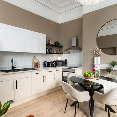 New Bright, Chique & Modern-1bed-central Clifton-by Fabaccommodation דירה