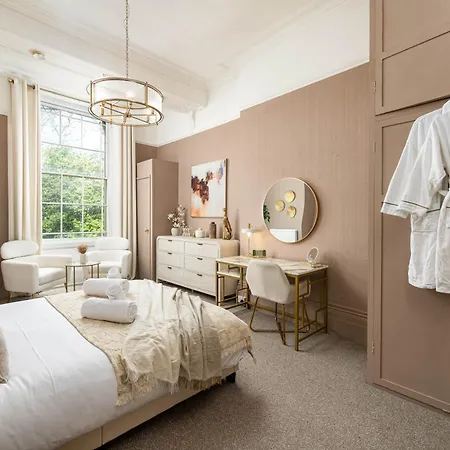 New Bright, Chique & Modern-1bed-central Clifton-by Fabaccommodation