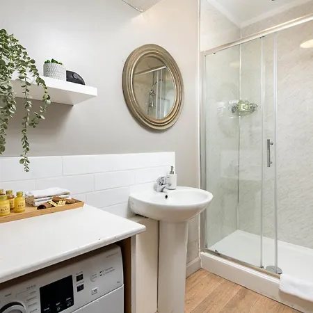 New Bright, Chique & Modern-1bed-central Clifton-by Fabaccommodation * בריסטול