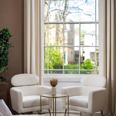 New Bright, Chique & Modern-1bed-central Clifton-by Fabaccommodation דירה בריסטול