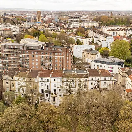 New Bright, Chique & Modern-1bed-central Clifton-by Fabaccommodation